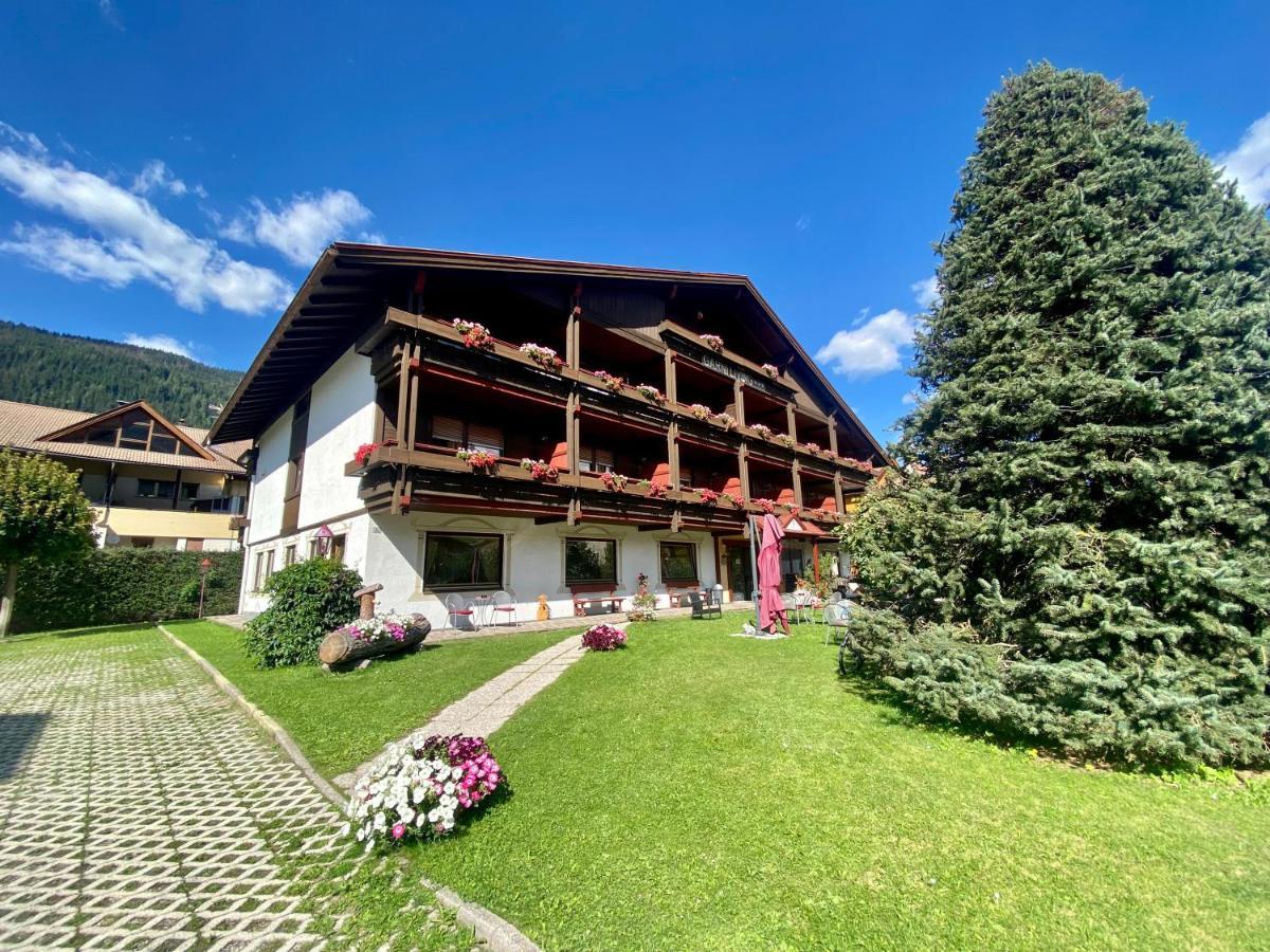 Hotel Garni Living San Candido Dış mekan fotoğraf